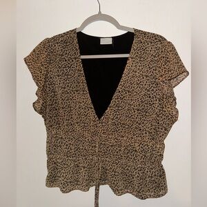 Cropped cheetah print top